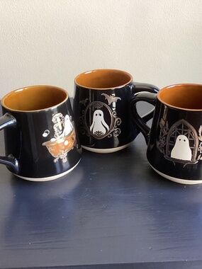 NWT Set of 3 Spectrum Designz Ghostly Halloween Black With Brown Interior Mugs